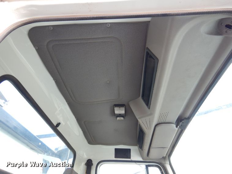 image for item DK4240 1998 International 2554  applicator truck