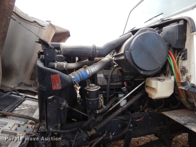 image for item DK4240 1998 International 2554  applicator truck