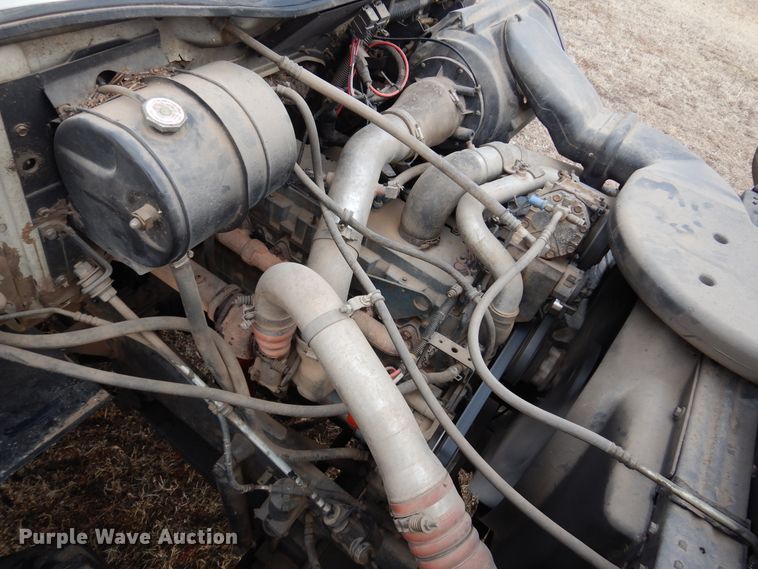 image for item DK4240 1998 International 2554  applicator truck