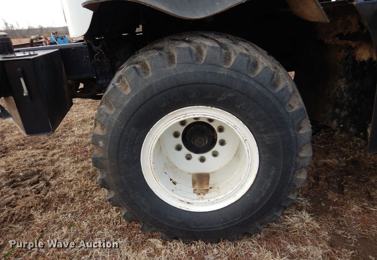 image for item DK4240 1998 International 2554  applicator truck