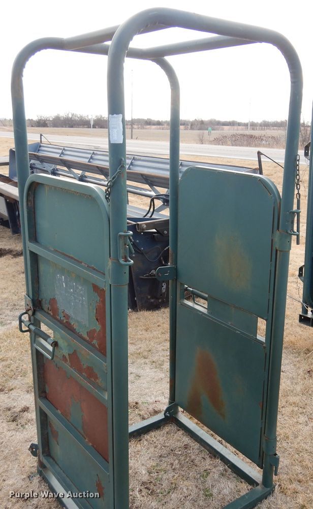 image for item DK4243 Behlen Country M1 Silencer  squeeze chute