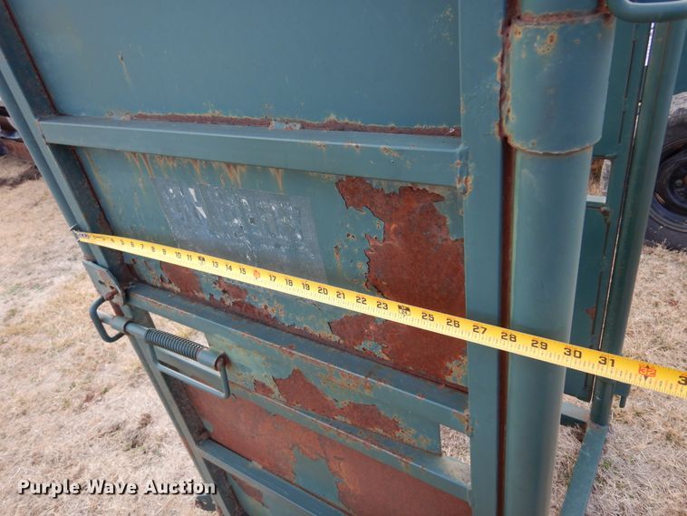 image for item DK4243 Behlen Country M1 Silencer  squeeze chute