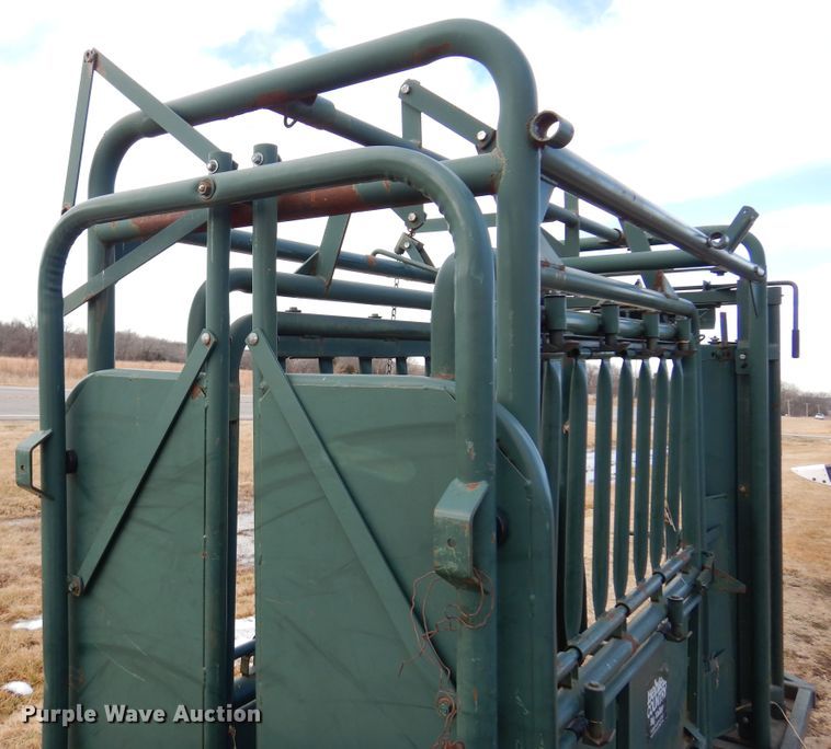 image for item DK4243 Behlen Country M1 Silencer  squeeze chute