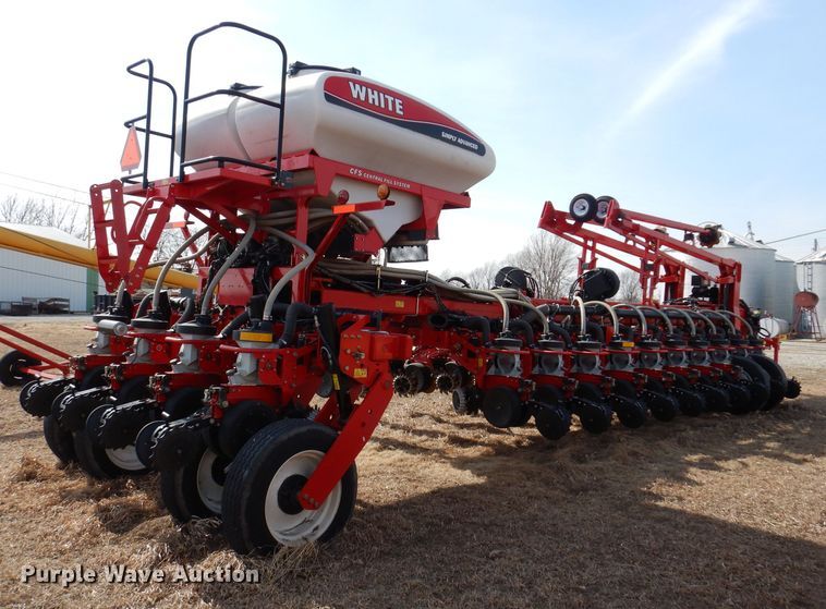 image for item DL5945 2013 White Challenger 8800  no-till planter