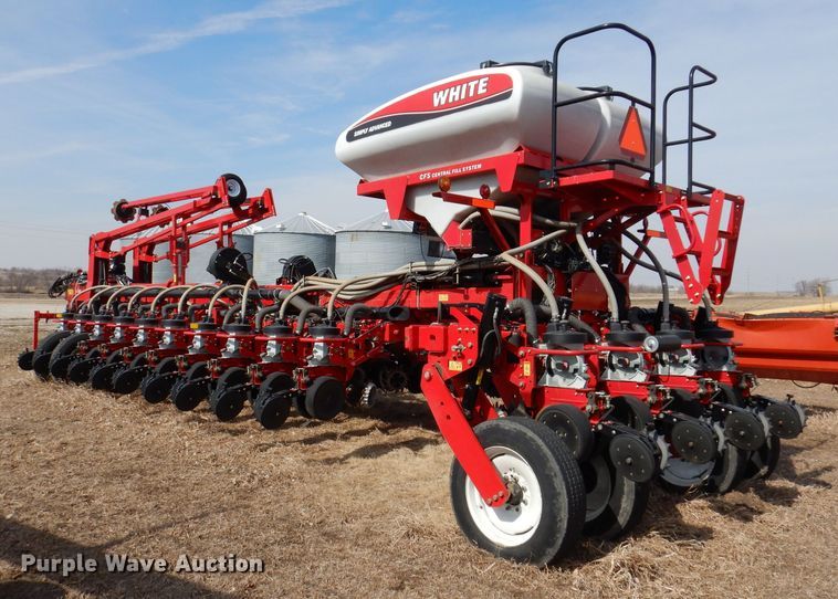 image for item DL5945 2013 White Challenger 8800  no-till planter