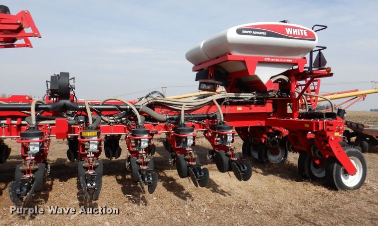 image for item DL5945 2013 White Challenger 8800  no-till planter
