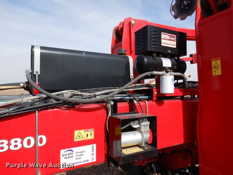 image for item DL5945 2013 White Challenger 8800  no-till planter