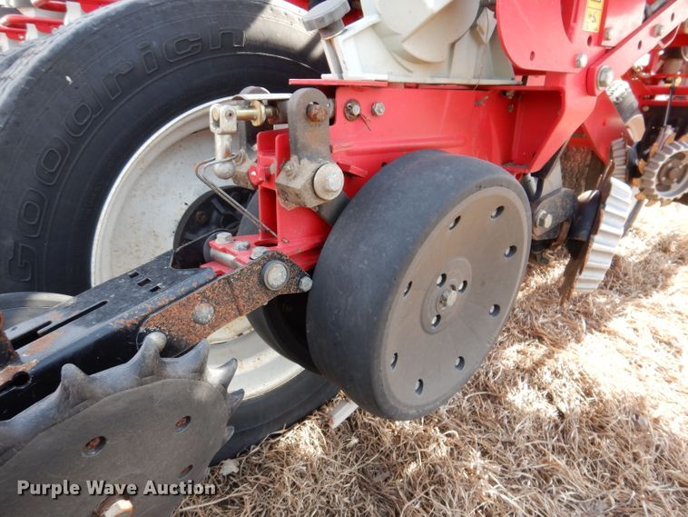 image for item DL5945 2013 White Challenger 8800  no-till planter