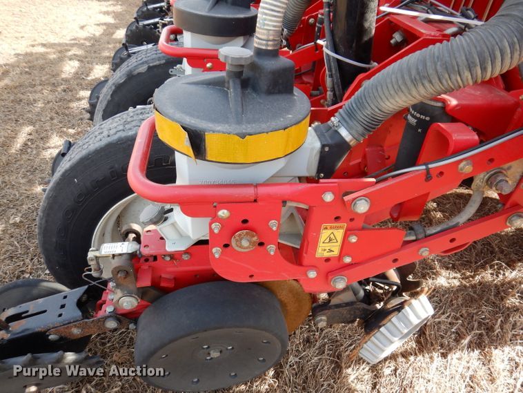 image for item DL5945 2013 White Challenger 8800  no-till planter