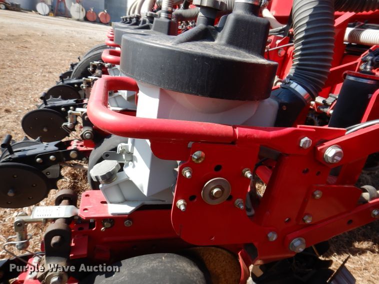 image for item DL5945 2013 White Challenger 8800  no-till planter