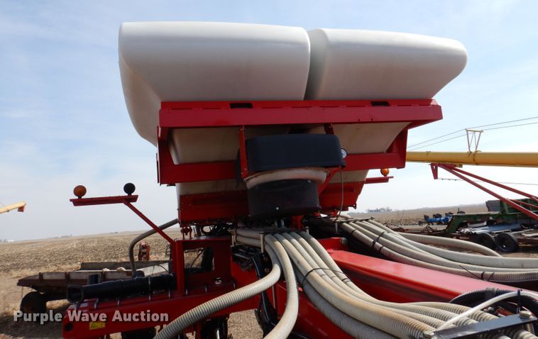 image for item DL5945 2013 White Challenger 8800  no-till planter