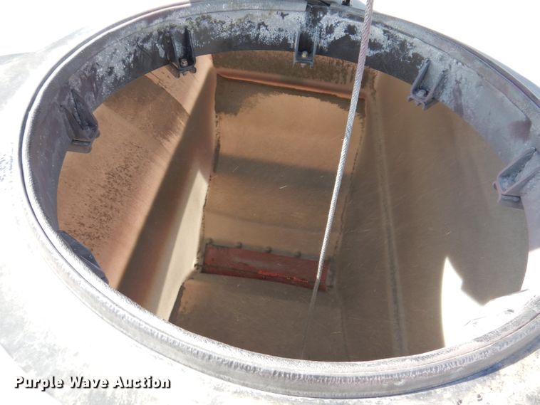 image for item DL5945 2013 White Challenger 8800  no-till planter