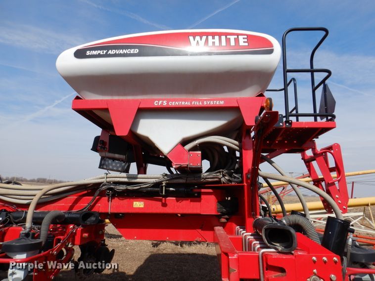 image for item DL5945 2013 White Challenger 8800  no-till planter