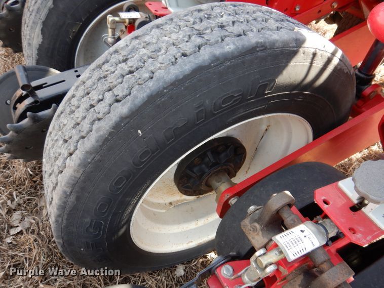 image for item DL5945 2013 White Challenger 8800  no-till planter