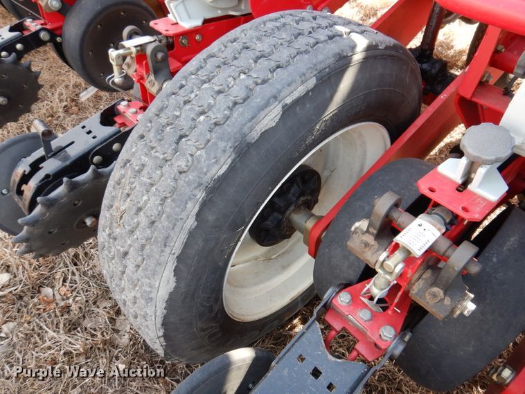 image for item DL5945 2013 White Challenger 8800  no-till planter