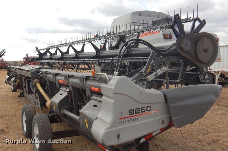 image for item DM1036 Gleaner Dynaflex 9250  flex draper head