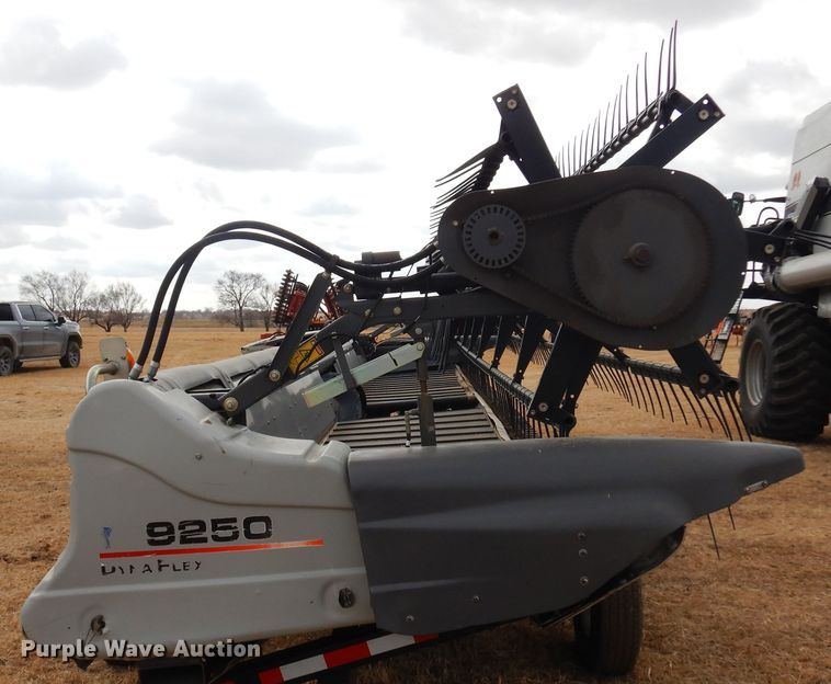 image for item DM1036 Gleaner Dynaflex 9250  flex draper head