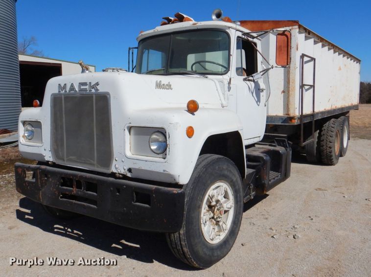 image for item DM1330 1977 Mack R685ST  grain truck