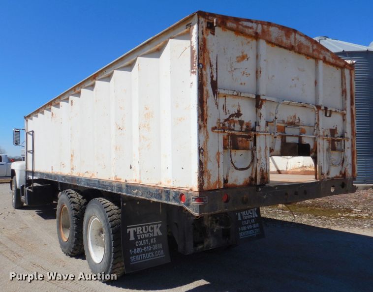 image for item DM1330 1977 Mack R685ST  grain truck
