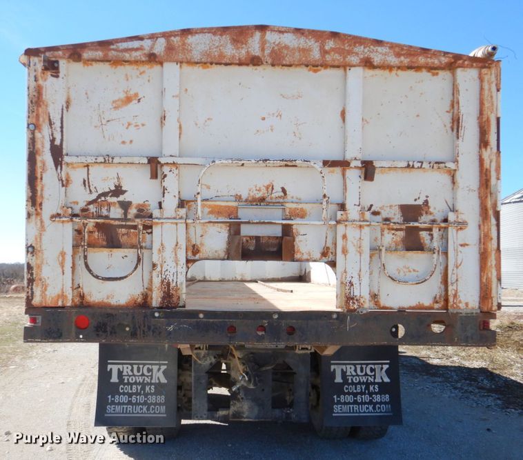 image for item DM1330 1977 Mack R685ST  grain truck