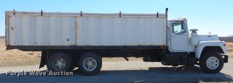 image for item DM1330 1977 Mack R685ST  grain truck