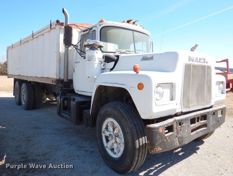 image for item DM1330 1977 Mack R685ST  grain truck