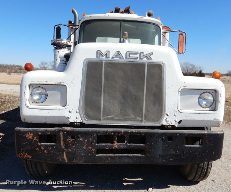image for item DM1330 1977 Mack R685ST  grain truck