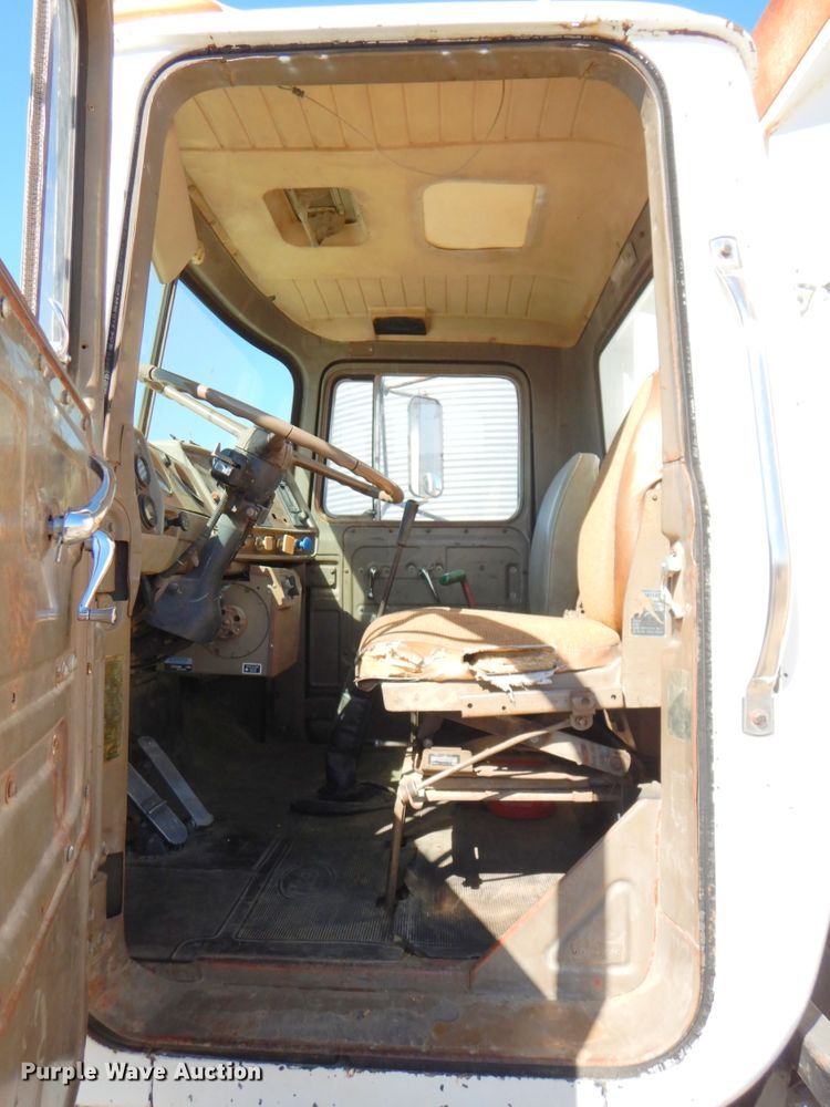 image for item DM1330 1977 Mack R685ST  grain truck