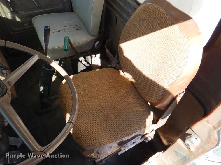 image for item DM1330 1977 Mack R685ST  grain truck