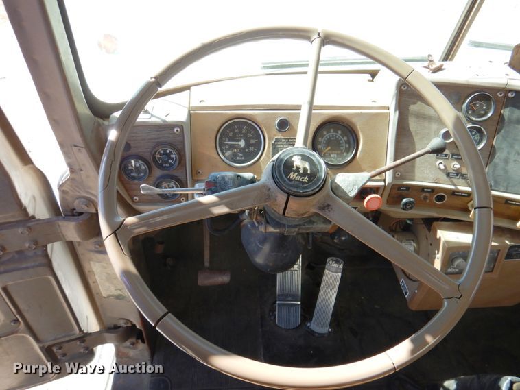 image for item DM1330 1977 Mack R685ST  grain truck