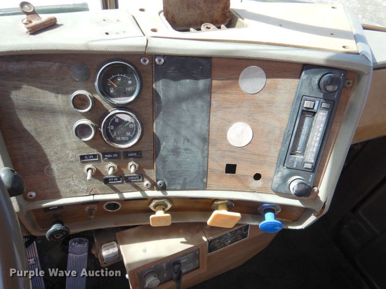 image for item DM1330 1977 Mack R685ST  grain truck