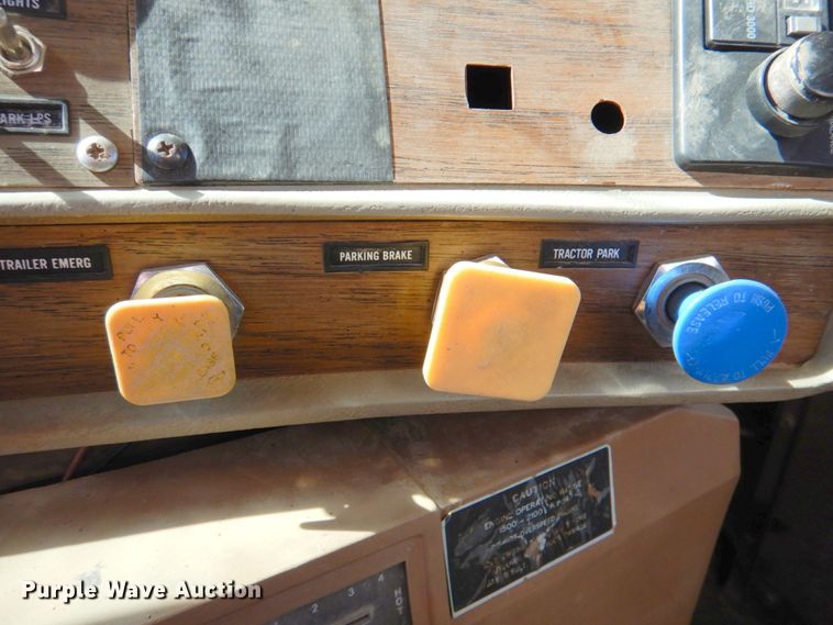 image for item DM1330 1977 Mack R685ST  grain truck