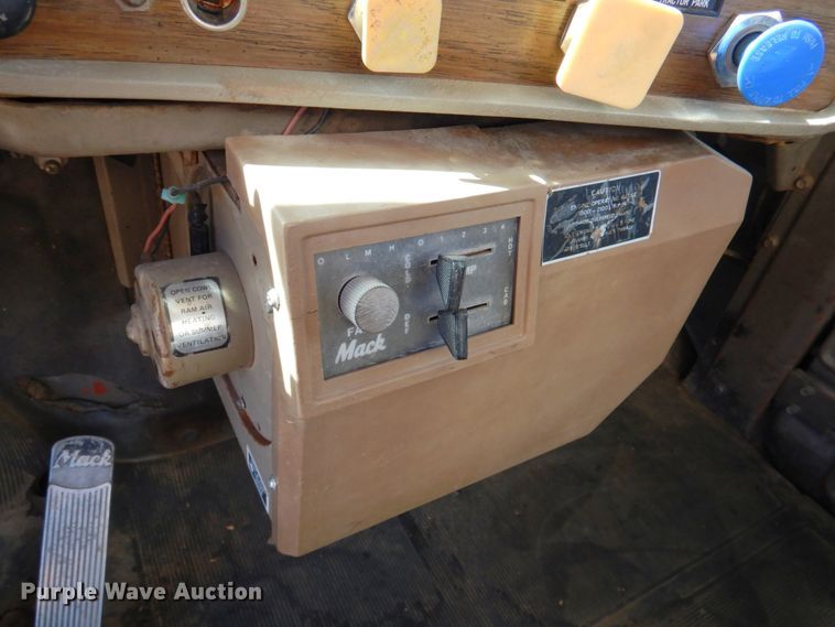 image for item DM1330 1977 Mack R685ST  grain truck