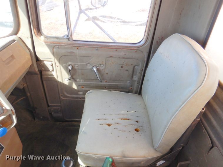 image for item DM1330 1977 Mack R685ST  grain truck