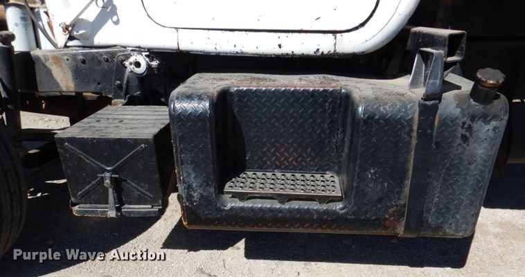 image for item DM1330 1977 Mack R685ST  grain truck