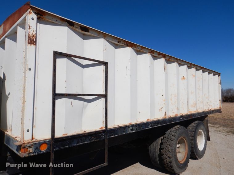 image for item DM1330 1977 Mack R685ST  grain truck