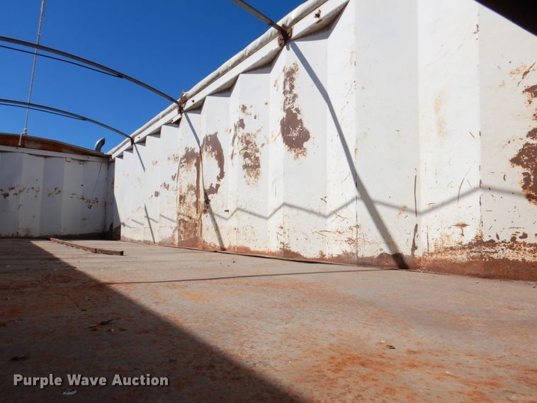 image for item DM1330 1977 Mack R685ST  grain truck