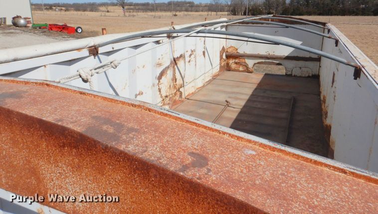 image for item DM1330 1977 Mack R685ST  grain truck