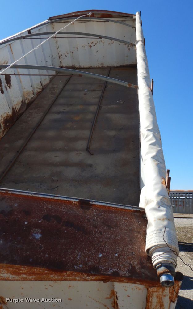 image for item DM1330 1977 Mack R685ST  grain truck