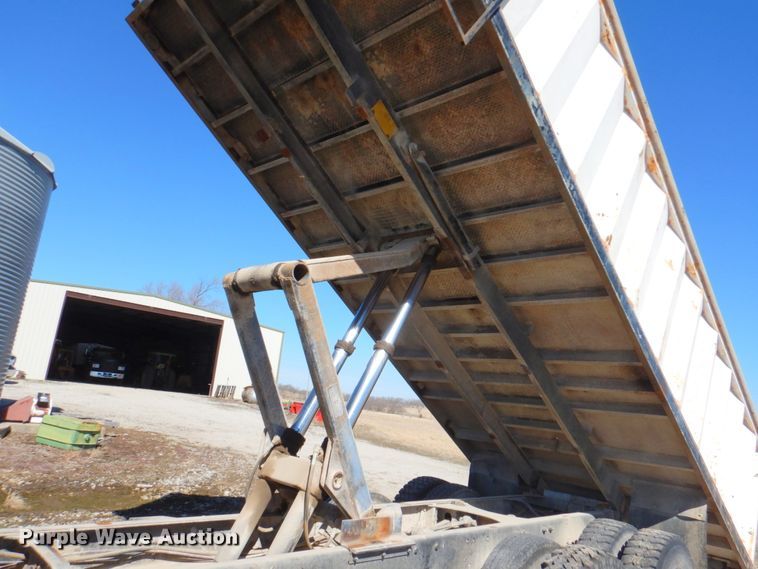 image for item DM1330 1977 Mack R685ST  grain truck