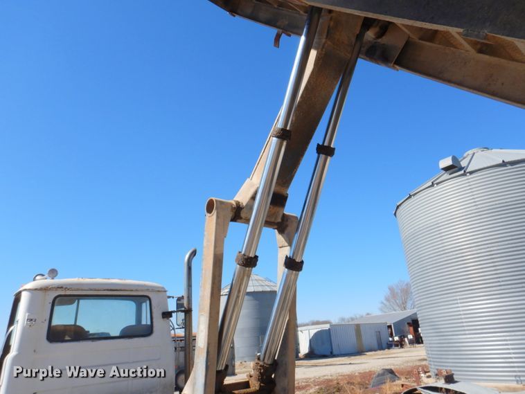 image for item DM1330 1977 Mack R685ST  grain truck