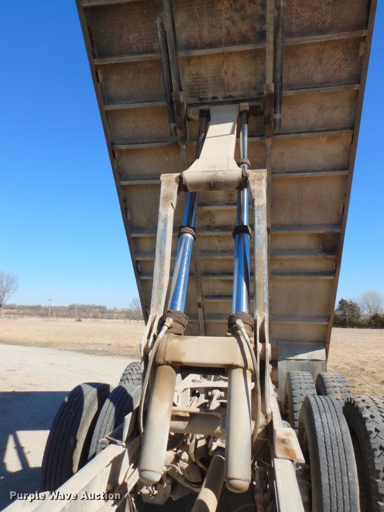 image for item DM1330 1977 Mack R685ST  grain truck