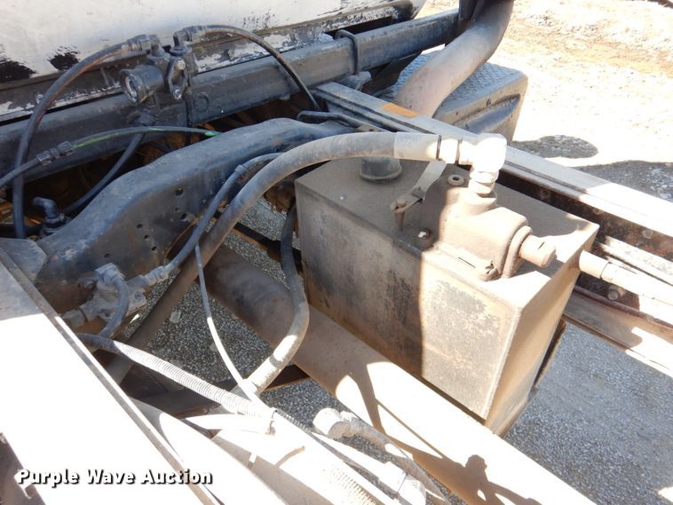 image for item DM1330 1977 Mack R685ST  grain truck