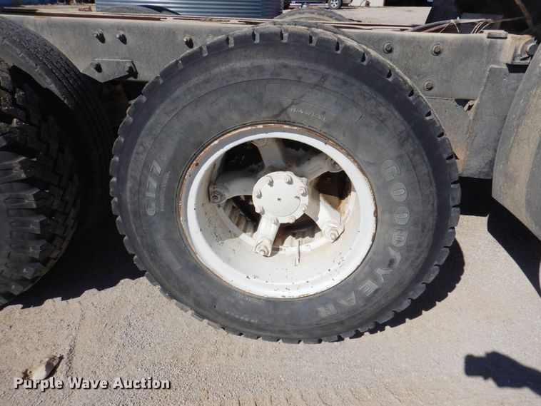 image for item DM1330 1977 Mack R685ST  grain truck