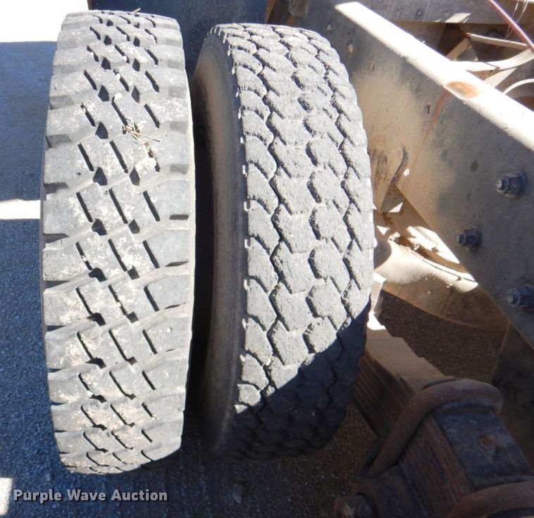 image for item DM1330 1977 Mack R685ST  grain truck