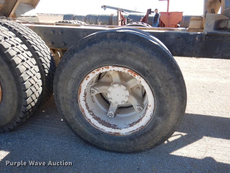 image for item DM1330 1977 Mack R685ST  grain truck