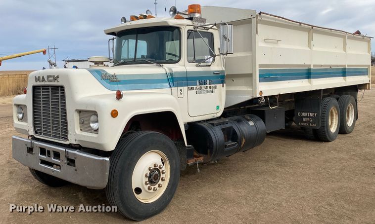 image for item DM8275 1988 Mack R688ST  grain truck