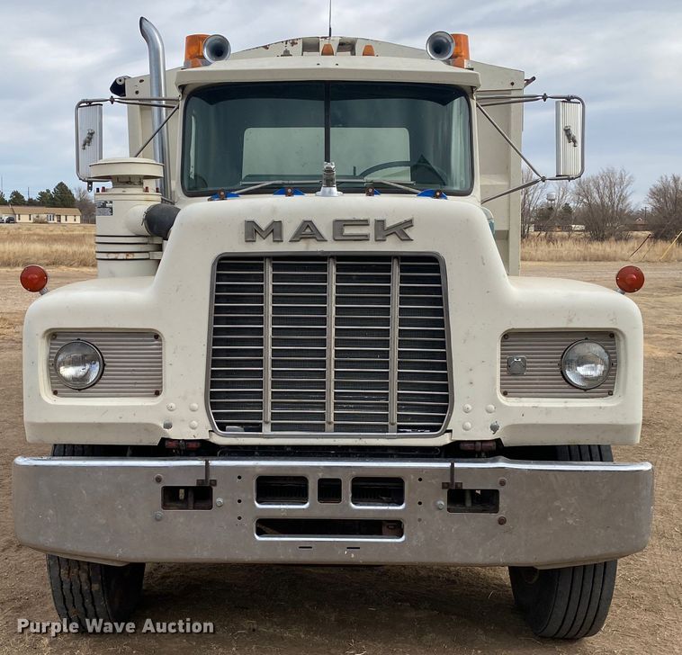 image for item DM8275 1988 Mack R688ST  grain truck