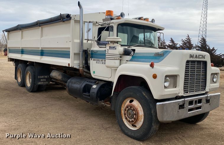 image for item DM8275 1988 Mack R688ST  grain truck