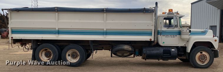 image for item DM8275 1988 Mack R688ST  grain truck